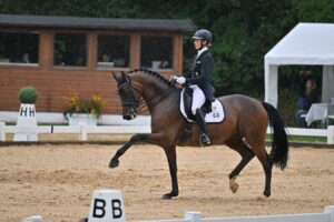leidenschaft fuer pferde und erfolg im dressursport friederike hexe schulz wallner kehrt zurueck nach bayern